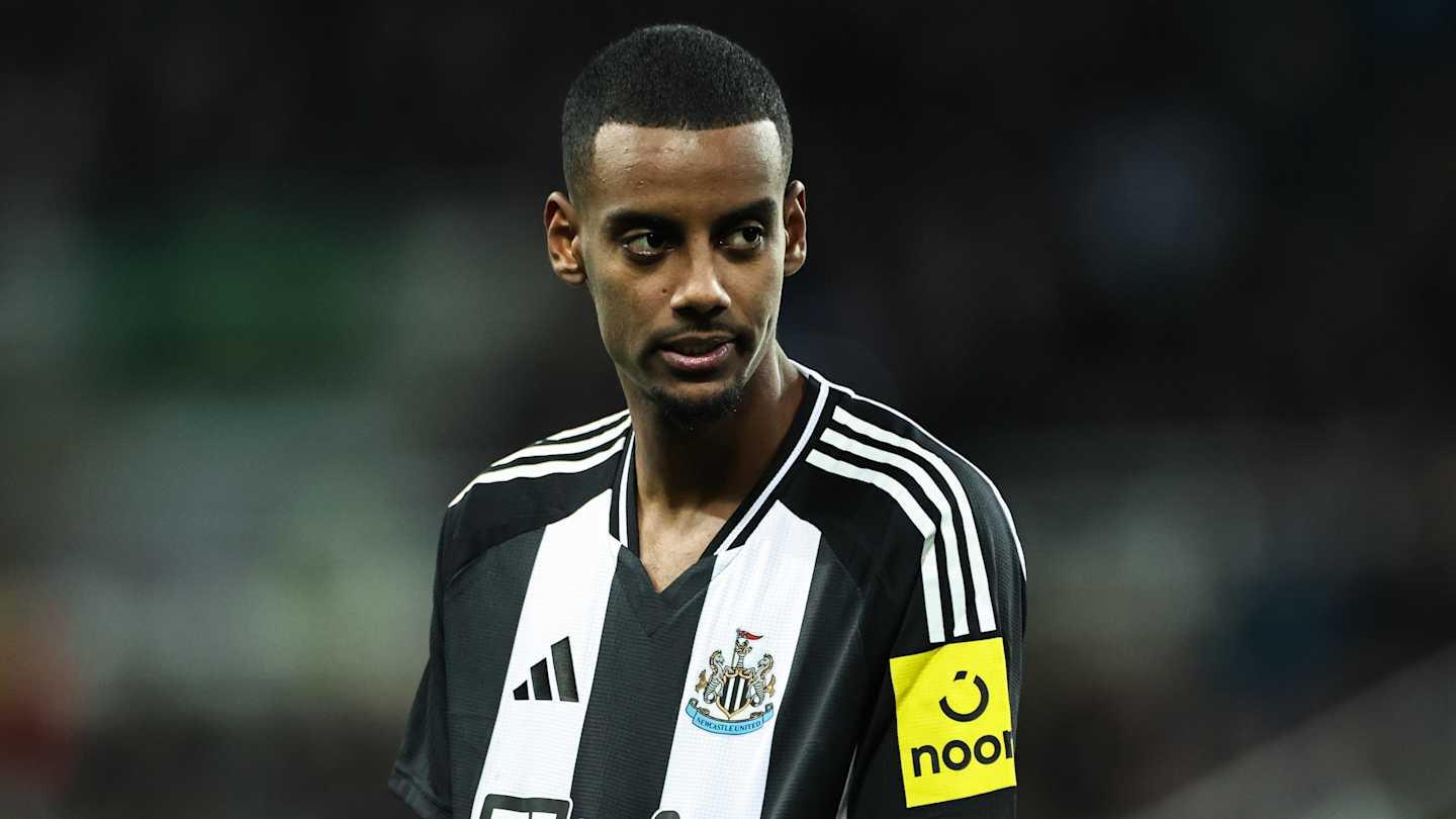 Alexander Isak Told to Train Away from Newcastle Squad
