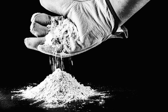 WHEN TO ADD TITANIUM DIOXIDE DURING PAINT PRODUCTION AND QUANTITY